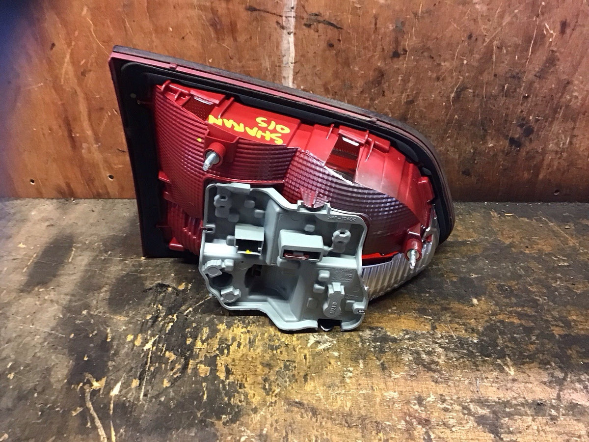 VOLKSWAGEN SHARAN MK2 DRIVER'S SIDE O/S INNER REAR LIGHT 7N0945094G 2010 20235