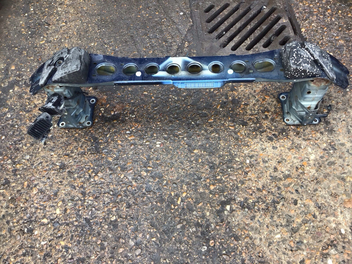 FORD FOCUS MK3 FRONT BUMPER SUPPORT BAR CRASH BAR 2011 20141