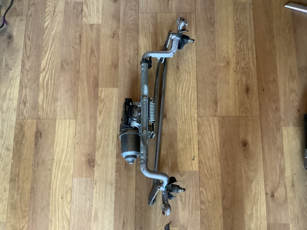 TOYOTA VERSO WIPER MOTOR AND LINKAGE 85110 0F040 2013 20180