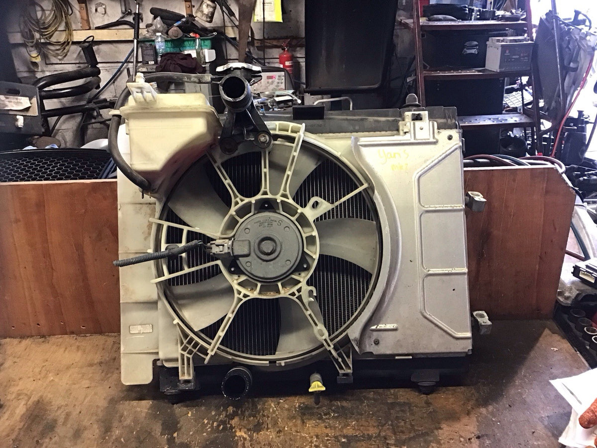 TOYOTA YARIS MK2 1.3 MANUAL PETROL RADIATOR FAN MF422000 7820 2006 20101