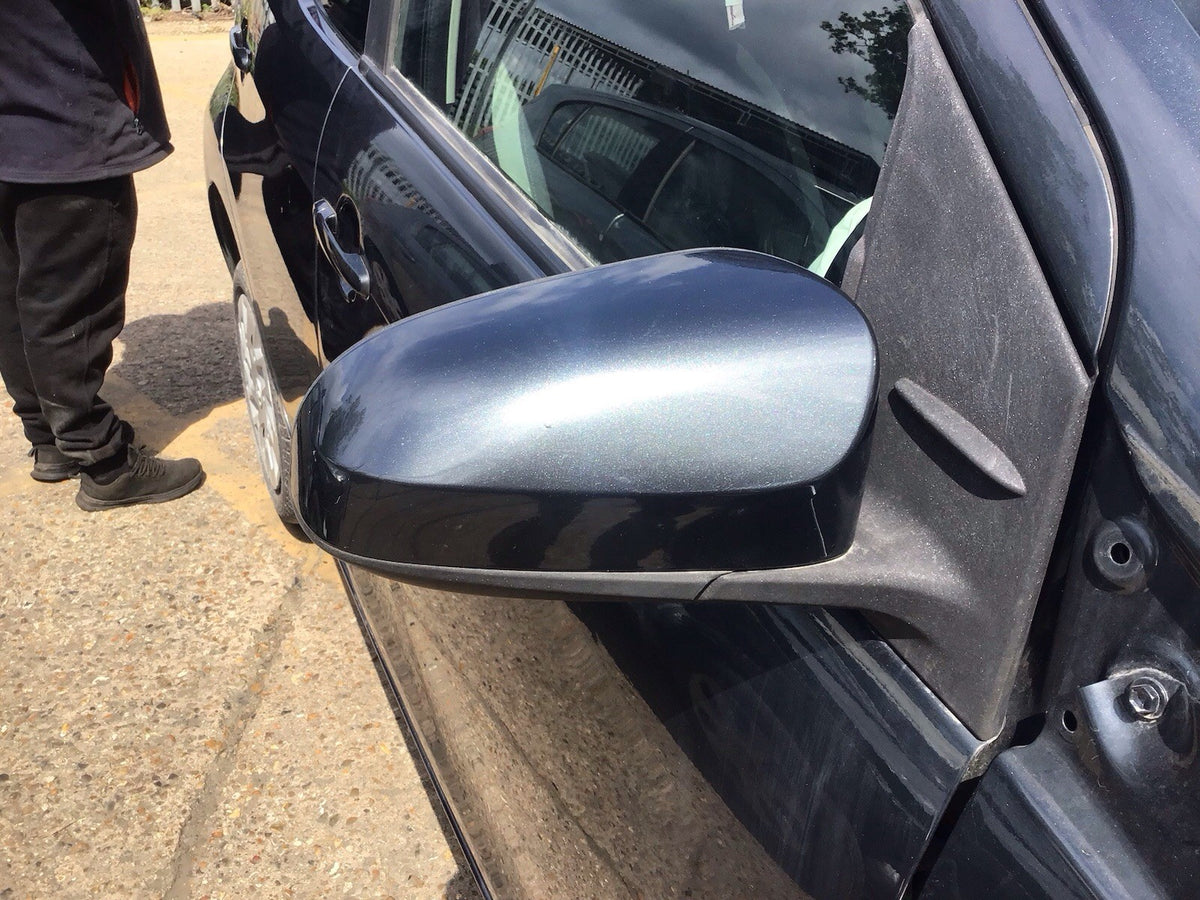 TOYOTA AYGO MK2 WING MIRROR DRIVERS  SIDE O/S DARK GREY MICA 1E0 2014 20210
