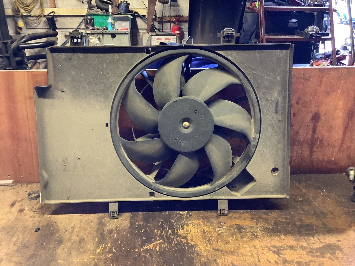 FORD FIESTA MK7 RADIATOR FAN COWLING 8V51 8C607 AF 2008 20177