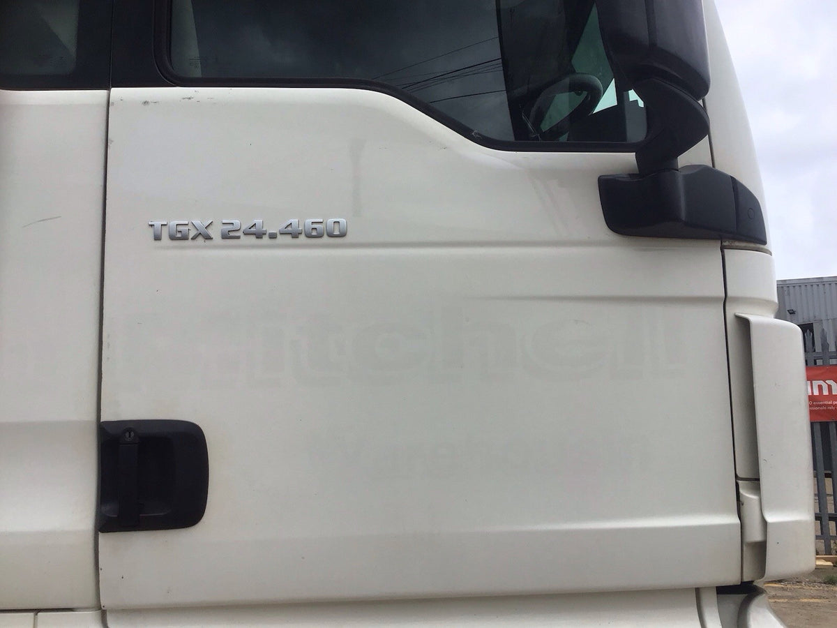 MAN TGX 24.460 DRIVER SIDE O/S DOOR IN WHITE WITHOUT MIRROR 2016 20198