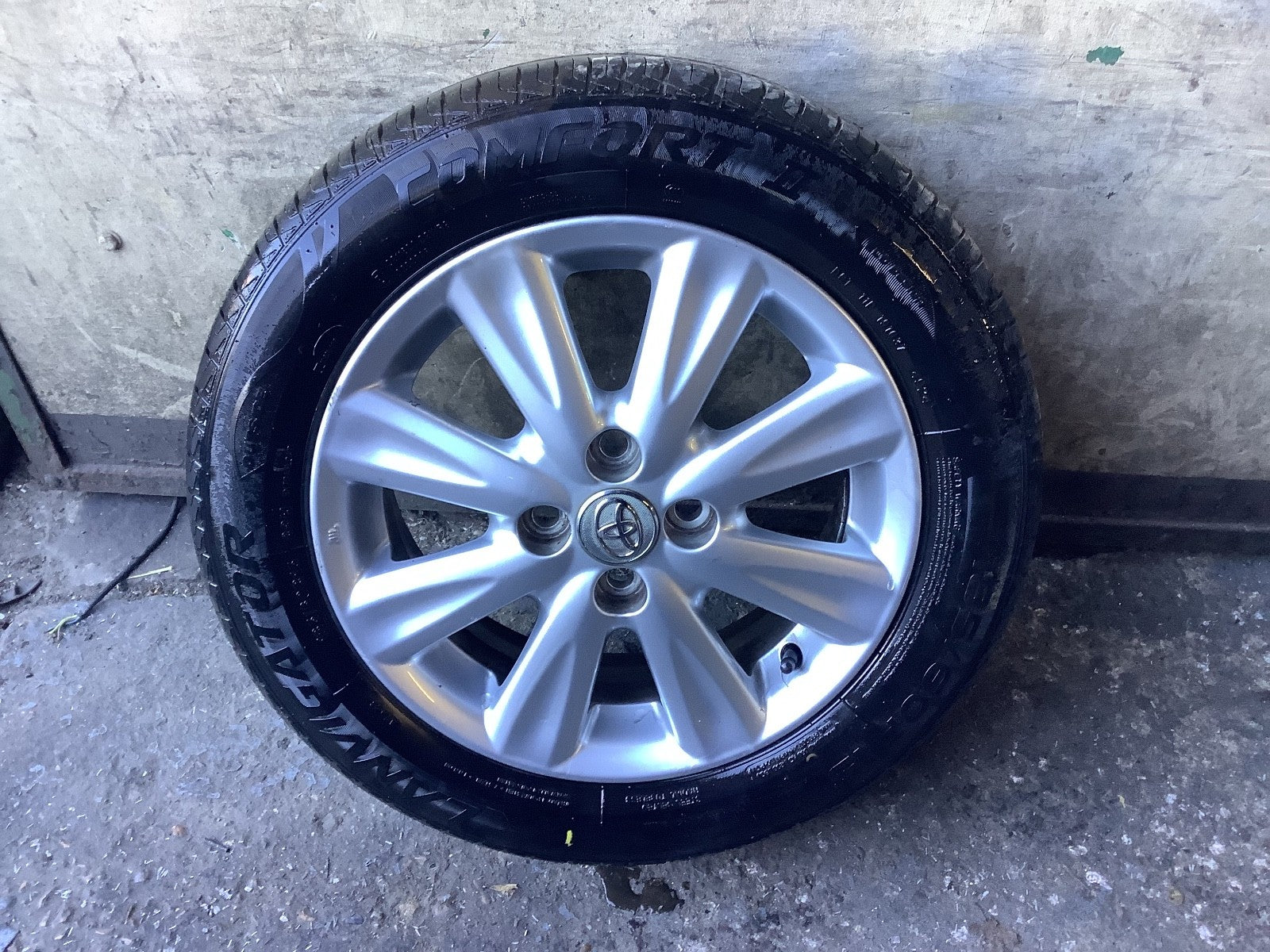 TOYOTA YARIS MK2 ALLOY WHEEL 15'' TYRE 185X60X15 42611 0D240 2006 20111
