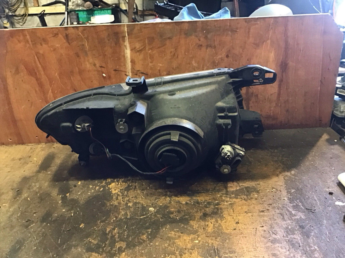 MITSUBISHI SHOGUN MK3 PASSENGERS SIDE N/S HEADLIGHT  2000 20065
