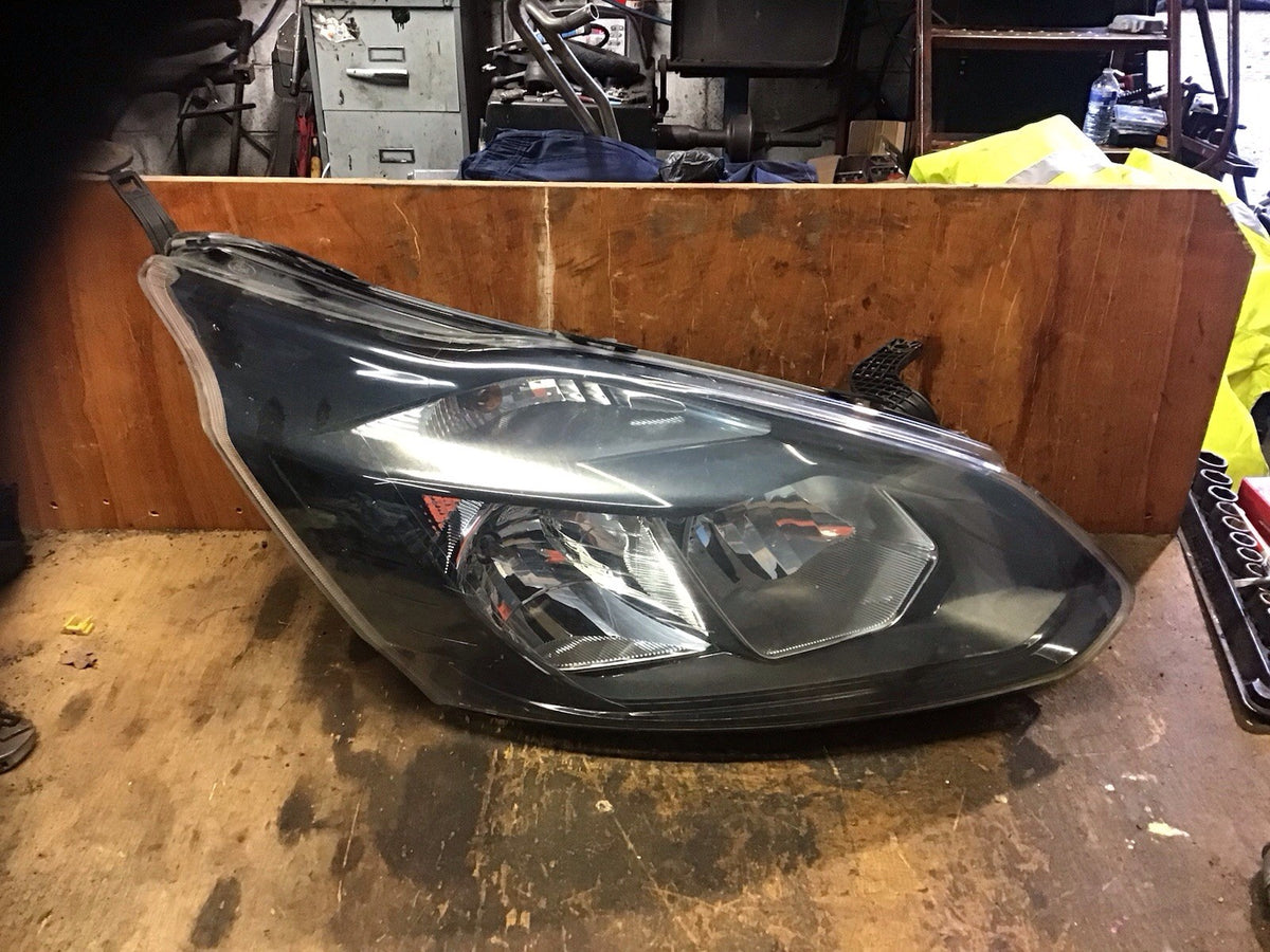 FORD TRANSIT CUSTOM  HEADLIGHT O/S DRIVERS SIDE BK21 13W029 B  2012 20185