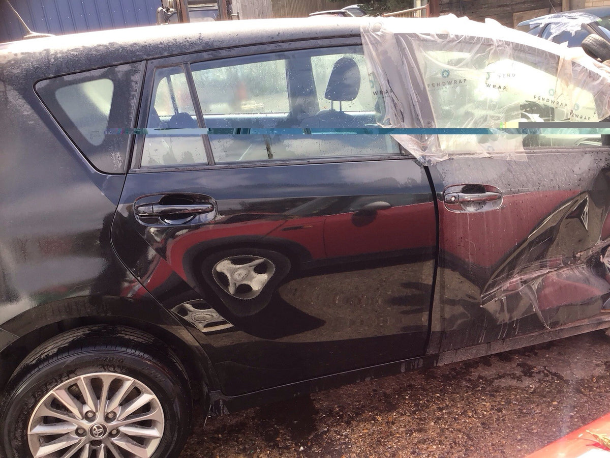 TOYOTA VERSO DRIVER'S SIDE O/S REAR DOOR ECLIPSE BLACK CODE 209 2013 20181