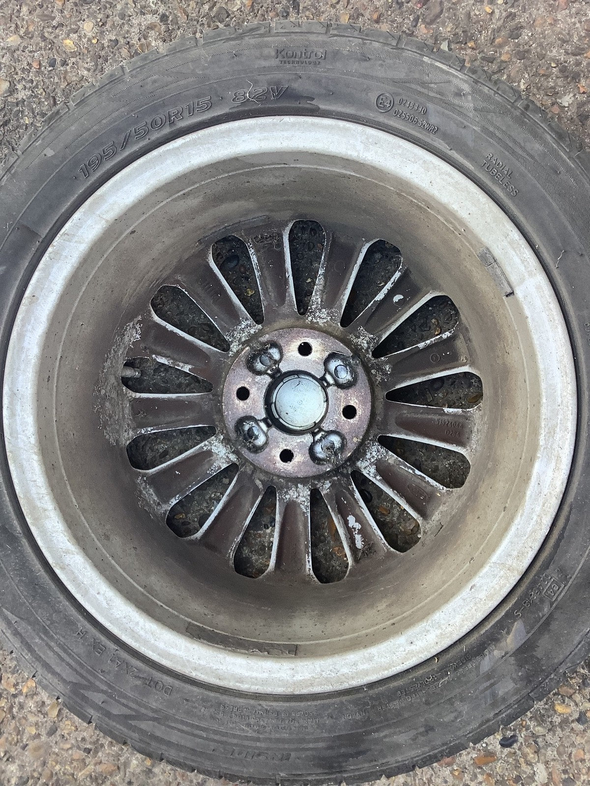 FORD KA MK2 ALLOY WHEEL 15'' TYRE 195X50X15 9S5J 1007 BA 2009 20158