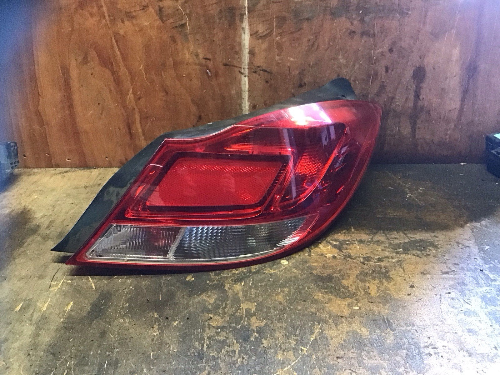 VAUXHALL INSIGNIA MK1 DRIVER'S SIDE O/S REAR LIGHT 2008 20130