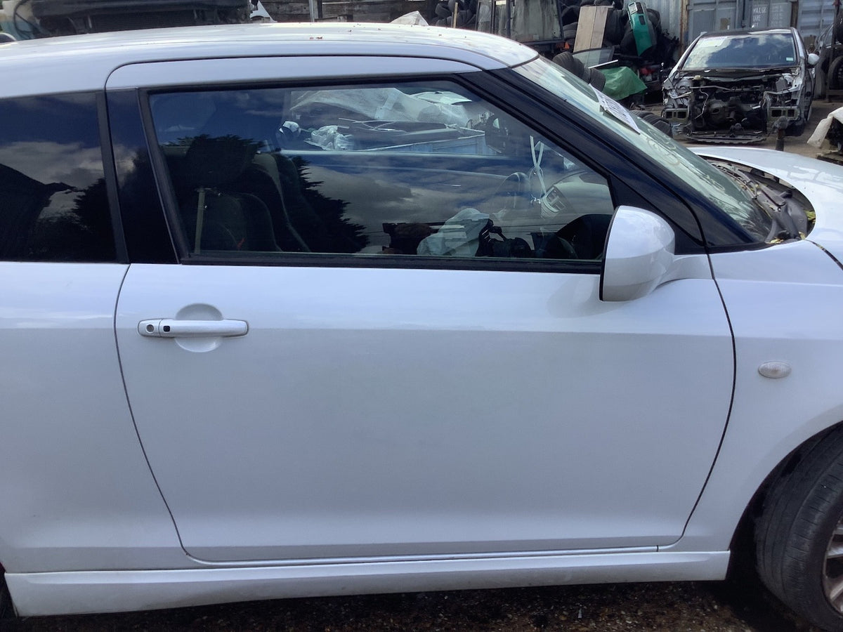 SUZUKI SWIFT SPORT MK3 DRIVER SIDE O/S FRONT DOOR WHITE MICA ZNL 3 DR  2009 20172