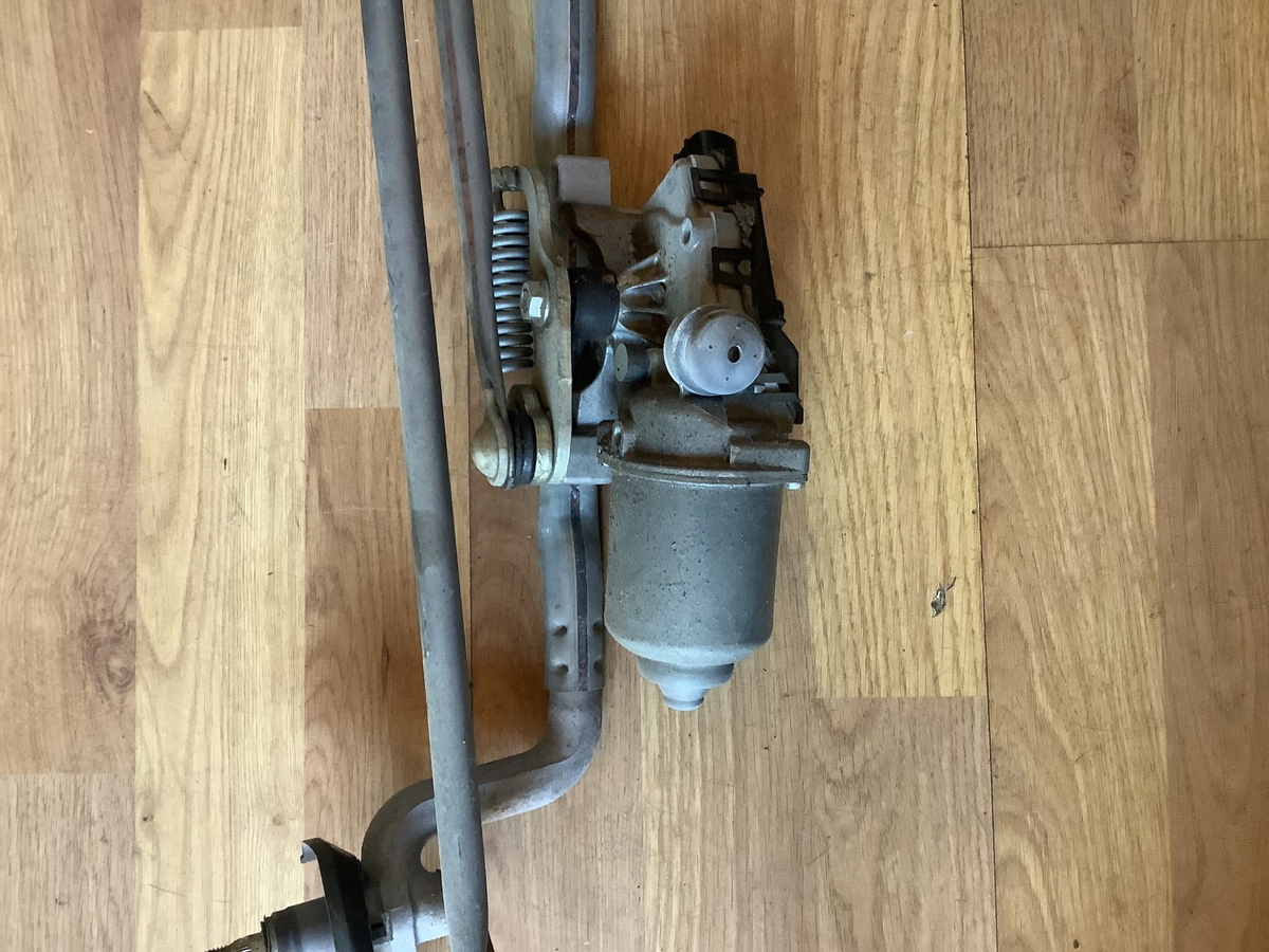 TOYOTA VERSO WIPER MOTOR AND LINKAGE 85110 0F040 2013 20186