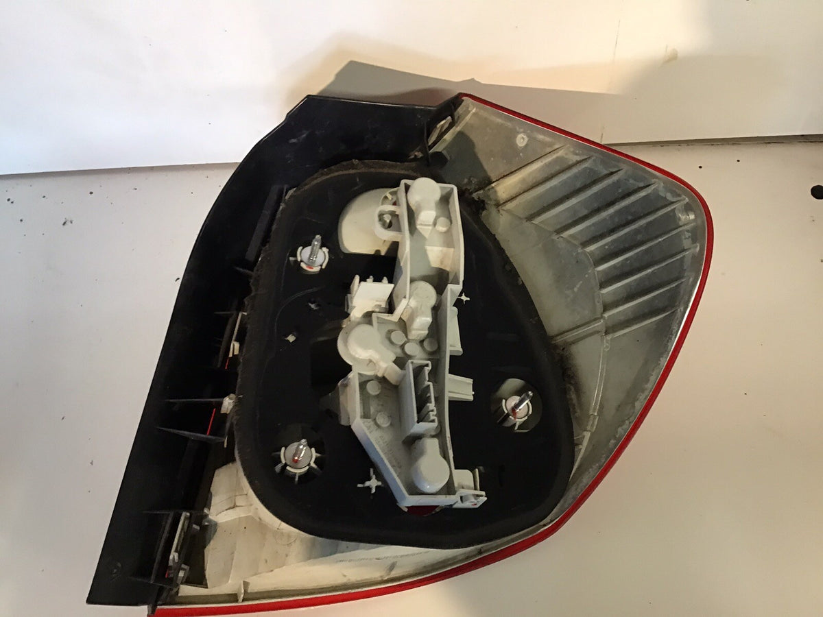 BMW 1 SERIES PASSENGER'S SIDE N/S REAR LIGHT 2007 20127