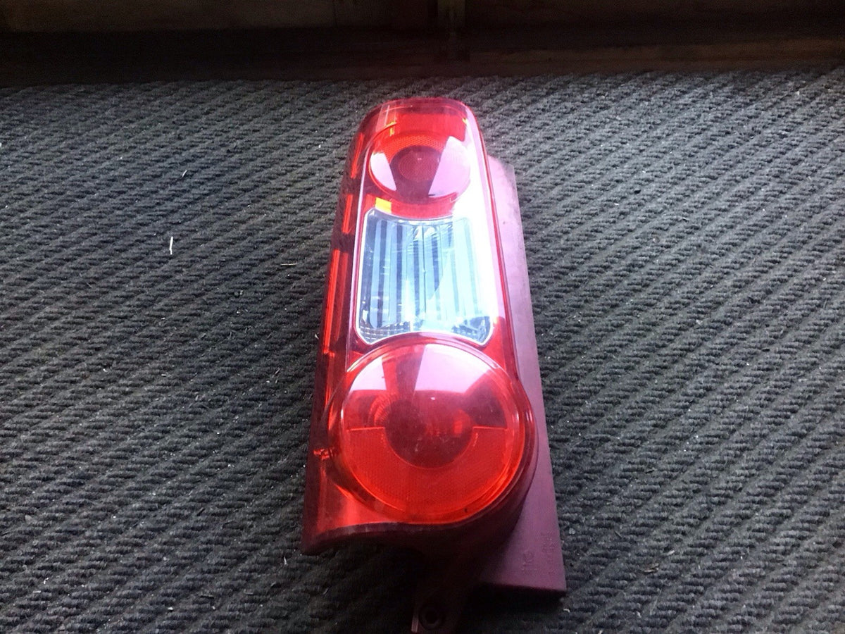 PEUGEOT PARTNER MK2 PASSENGER'S SIDE N/S REAR LIGHT 9680608080 2009 20153