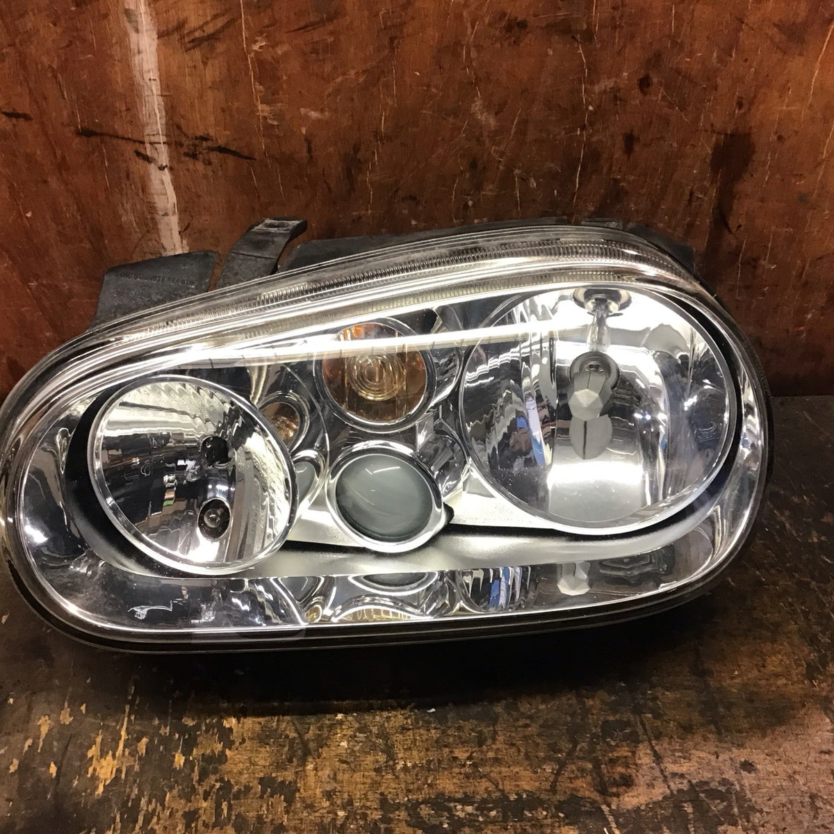 VOLKSWAGEN GOLF MK4 PASSENGER SIDE N/S  HEADLIGHT 1J2941015D 1999 20043