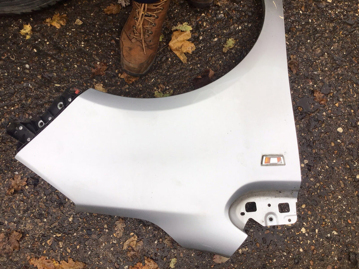 VAUXHALL MERIVA B DRIVER'S SIDE O/S WING SILVER Z157 2AU 2010 20156