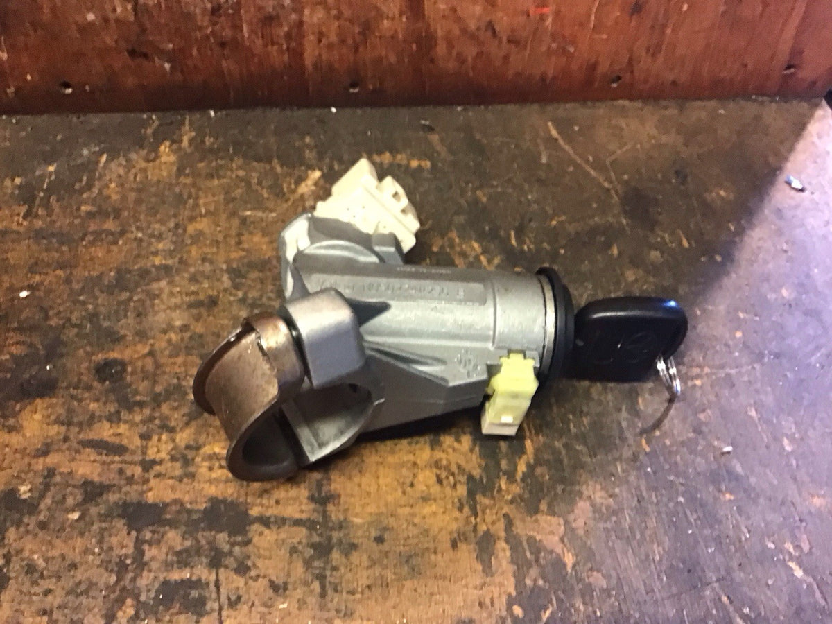 TOYOTA YARIS MK2 IGNITION BARREL LOCK AND KEY N0502241/256B 2006 20116