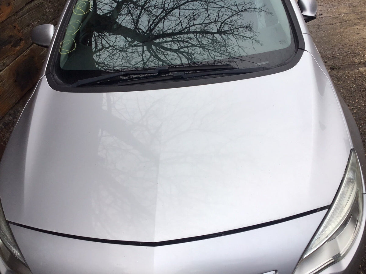 VAUXHALL ASTRA J BONNET IN SILVER METALLIC PAINT CODE GAN 2010-20141