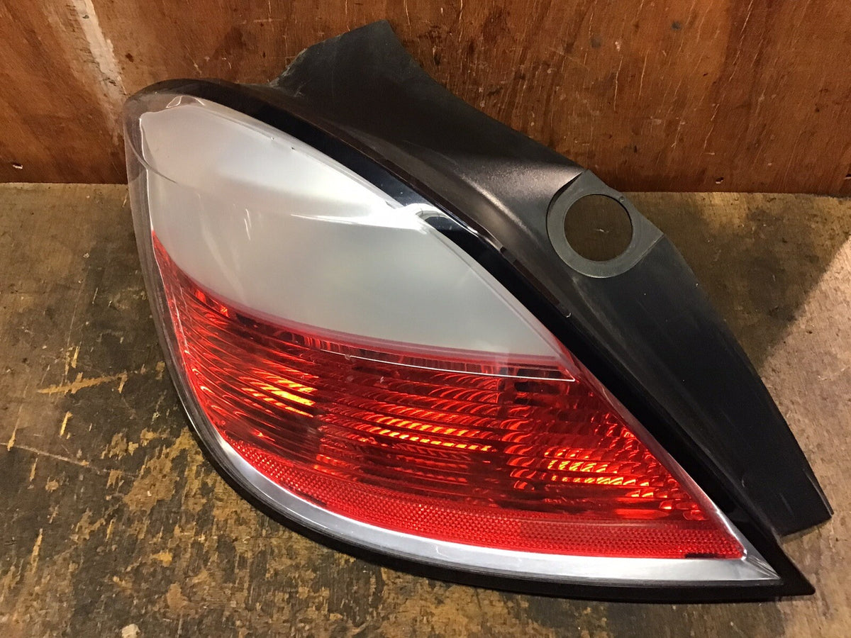 VAUXHALL ASTRA H PASSENGER'S SIDE N/S REAR LIGHT CLUSTER 5 DOOR MODEL 2005 20092
