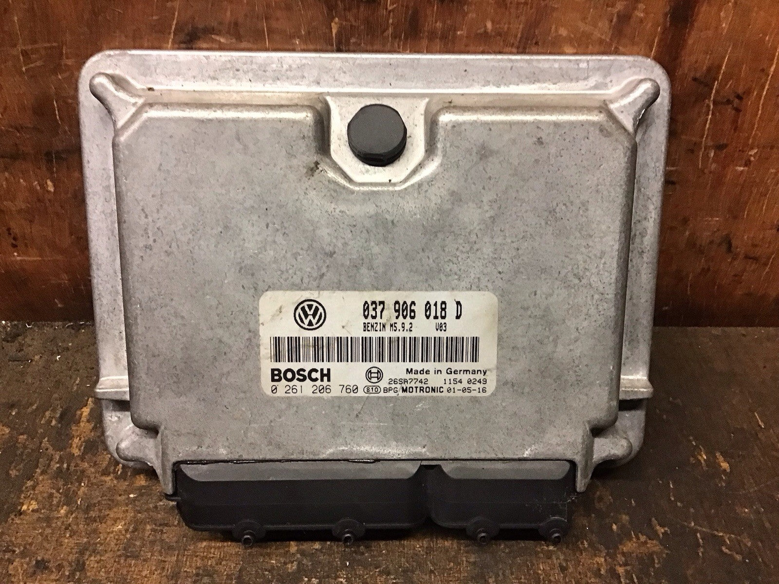 VOLKSWAGEN GOLF CONVERTIBLE MK3.5 2.0 PETROL ECU 037906018D BOSCH 02612067600
