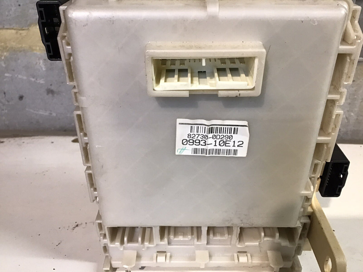 TOYOTA YARIS MK2 1.3 PETROL FUSE BOX 82730 0D290 2006 20116