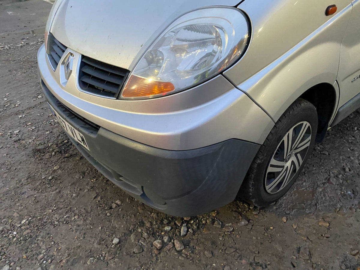 RENAULT TRAFIC FRONT BUMPER SILVER 2006 20094
