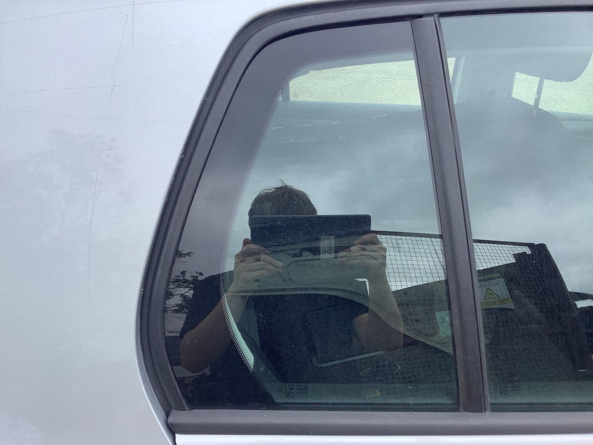 VOLKSWAGEN GOLF MK6 DRIVER'S SIDE O/S REAR QUARTER WINDOW GLASS 5 DOOR 2009 20120