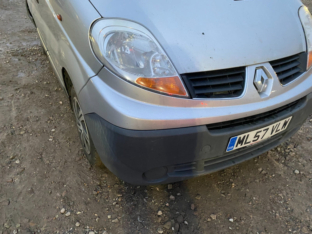 RENAULT TRAFIC FRONT BUMPER SILVER 2006 20091
