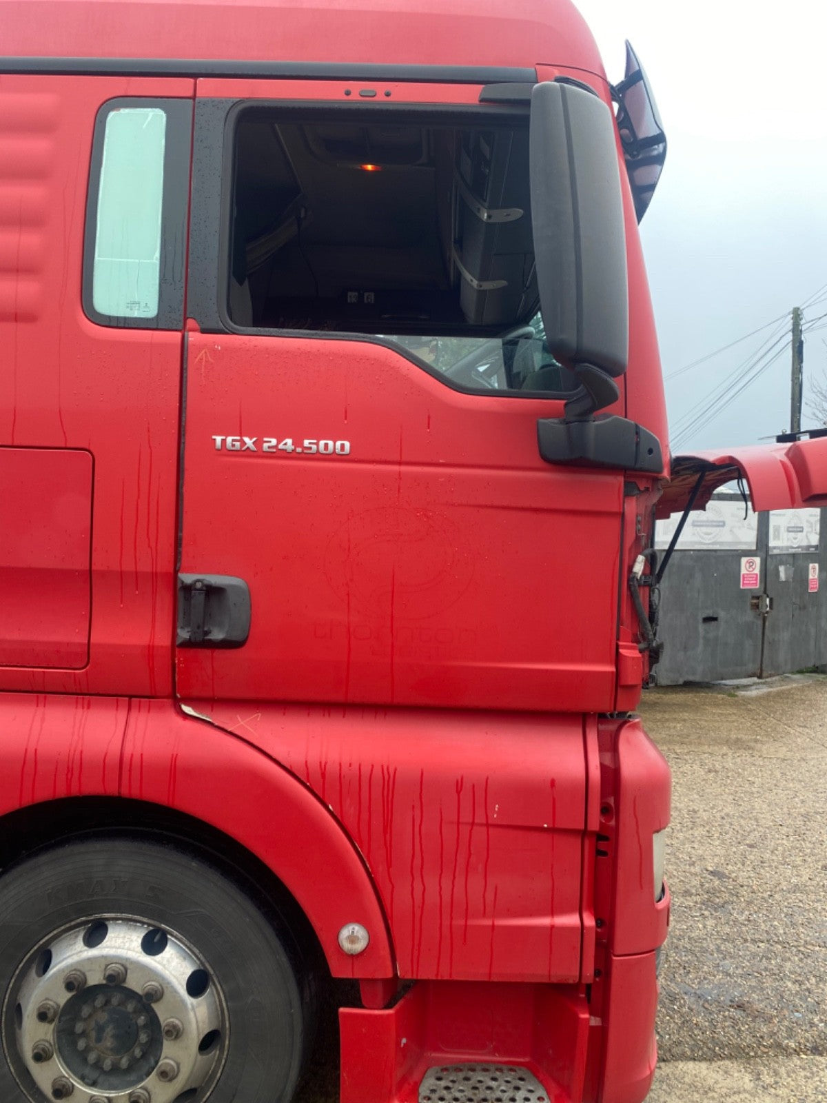 MAN TGX 24.460 DRIVER SIDE O/S DOOR IN RED  WITHOUT MIRROR 2016 20193