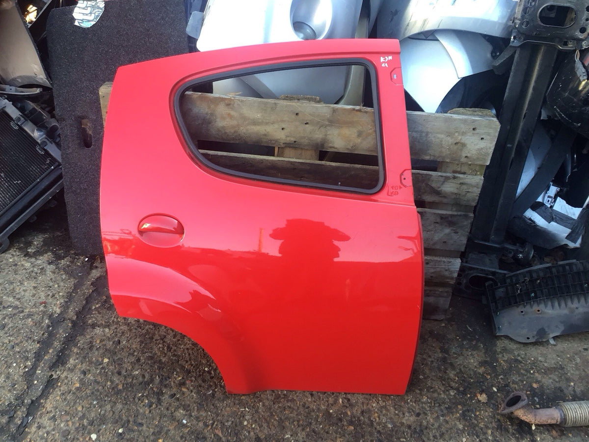 PEUGEOT 107 DRIVER'S SIDE O/S REAR DOOR SCARLET RED PAINT CODE KJH 2005 20123