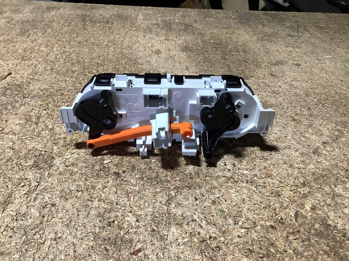 PEUGEOT 208 HEATER CLIMATE CONTROL UNIT SWITCH E1063071 2013 20186