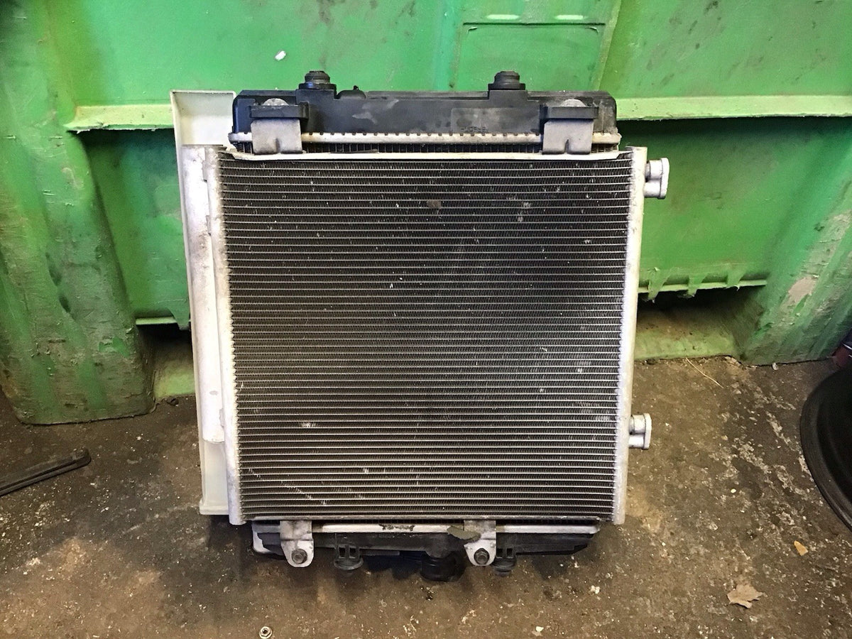 TOYOTA AYGO 1.0 MK2 PETROL RADIATOR FAN COWLING  16360 0Q021 A 2014 20185