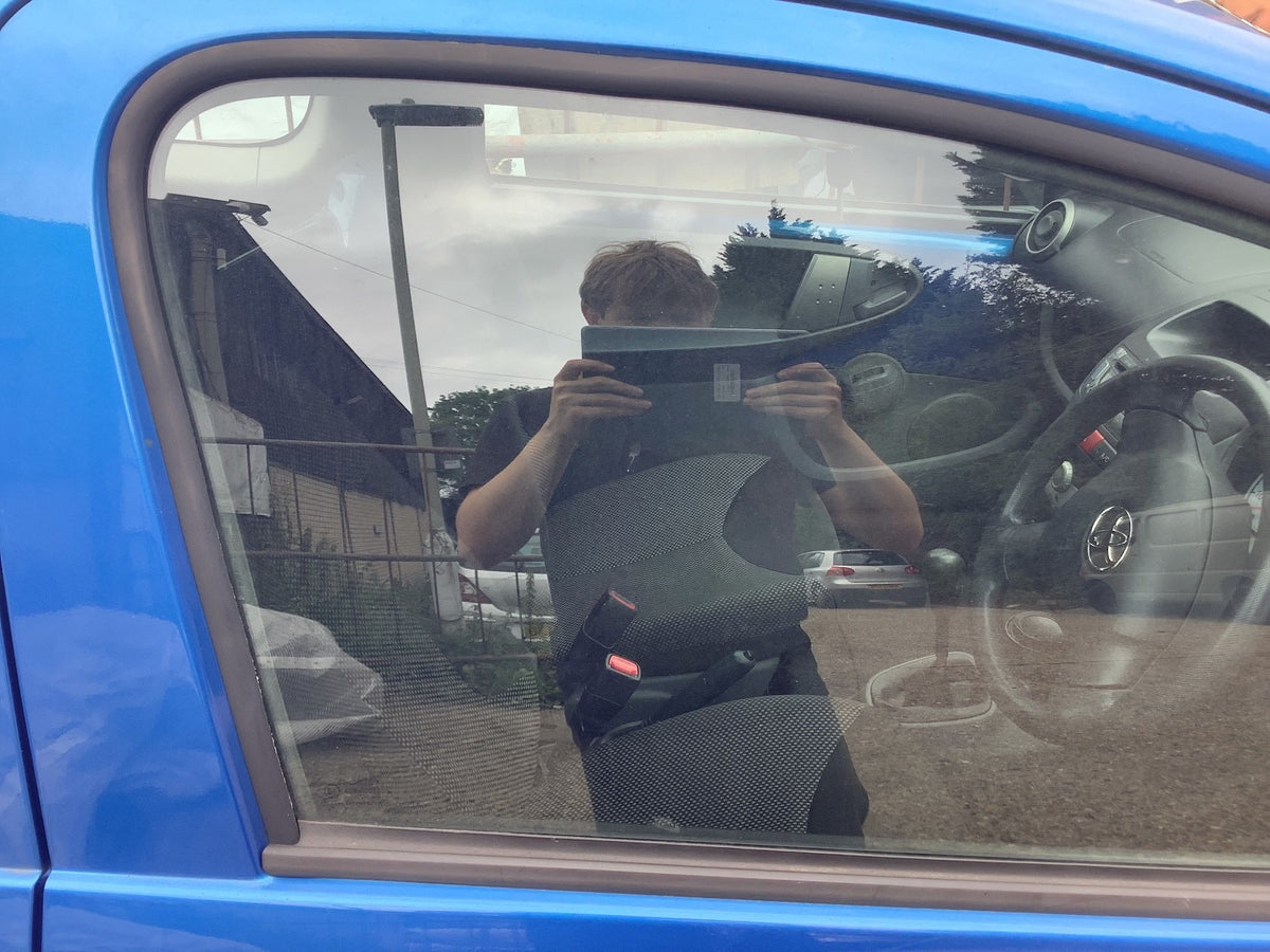 TOYOTA AYGO DRIVER'S O/S SIDE WINDOW GLASS DOOR WINDOW 3 DOOR 2005 20144