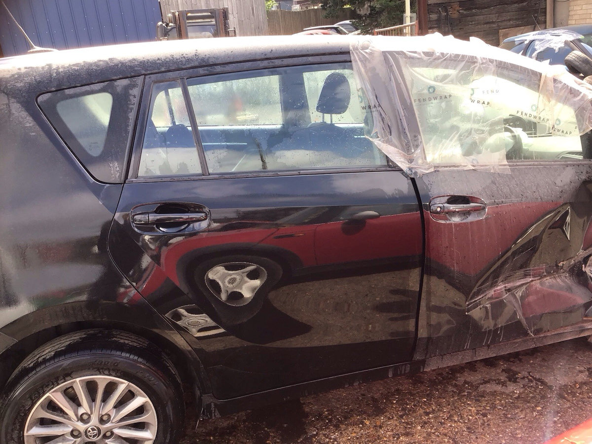 TOYOTA VERSO DRIVER'S SIDE O/S REAR DOOR ECLIPSE BLACK CODE 209 2013 20182