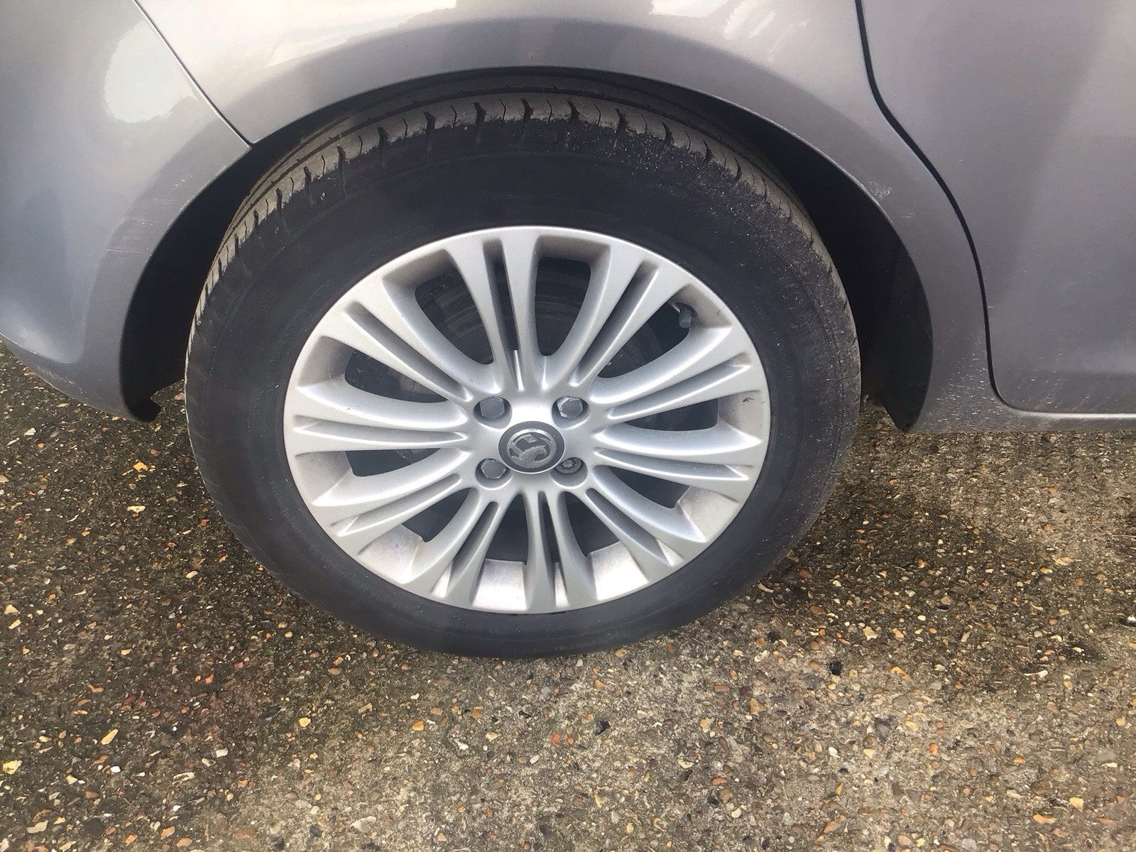 VAUXHALL CORSA ALLOY WHEEL 16'' 13298019 AND TYRE 195X55X16 2006 20141