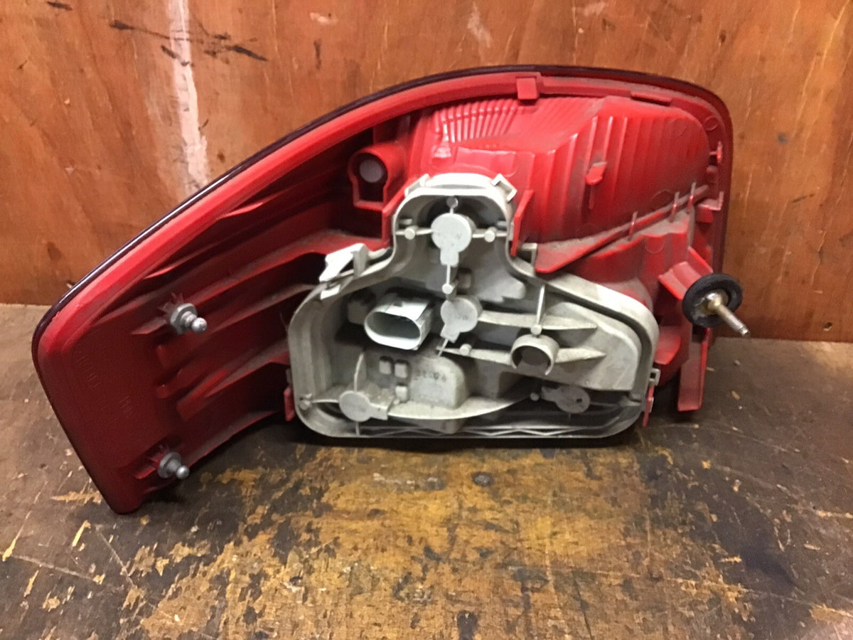 AUDI A3 8P DRIVER'S SIDE O/S  REAR LIGHT 8P0945096A 3DOOR 2004 20086