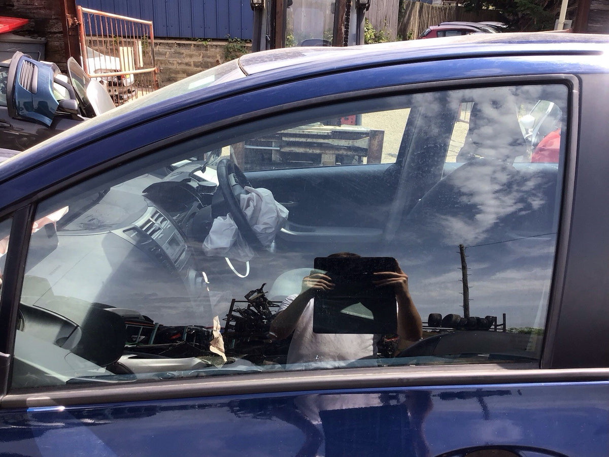 TOYOTA YARIS MK2 PASSENGERS SIDE FRONT DOOR WINDOW GLASS 5 DOOR 2005 20112
