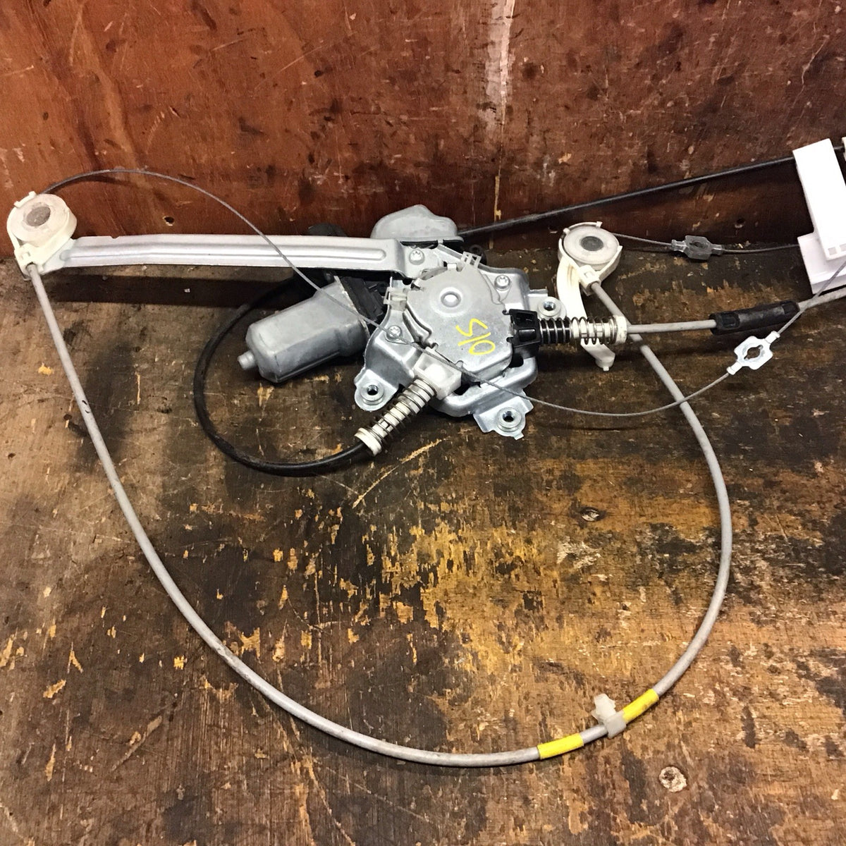 TOYOTA IQ DRIVERS FRONT WINDOW MOTOR AND REGULATOR 85710 74021 09 20146