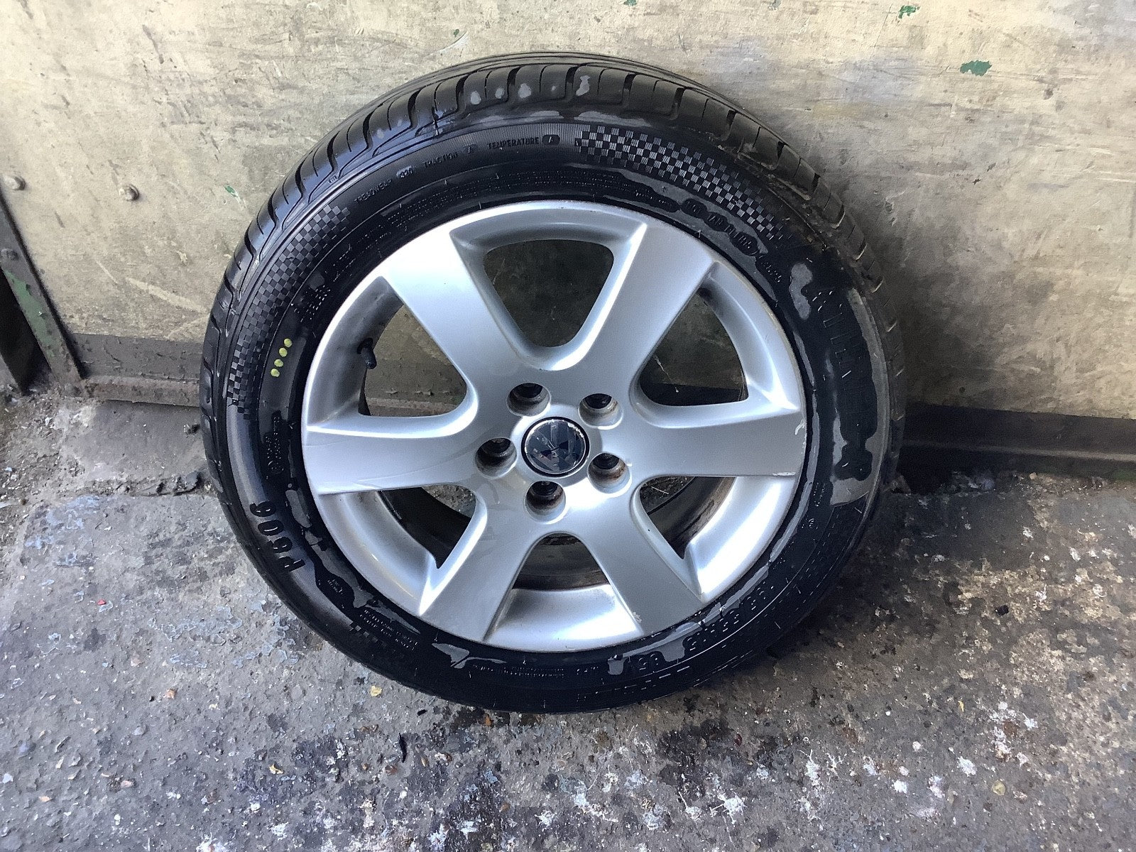 VOLKSWAGEN POLO 9N3 ALLOY WHEEL 15'' 6Q0601025R WITH TYRE 195X55X15 2005 20091