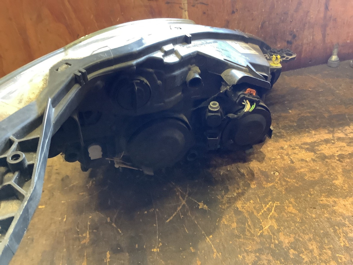 PEUGEOT 208 PASSENGERS SIDE HEADLIGHT 9802221980 2013 20185