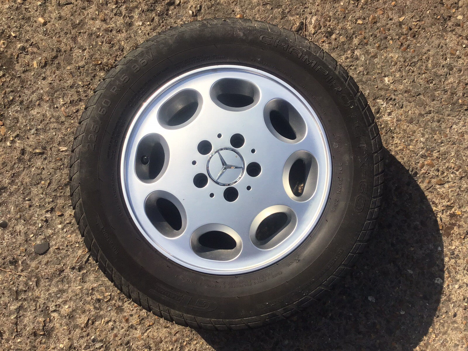 MERCEDES S CLASS W126 ALLOY WHEEL 15'' TYRE 8 HOLE 225X60X15 1980 19911