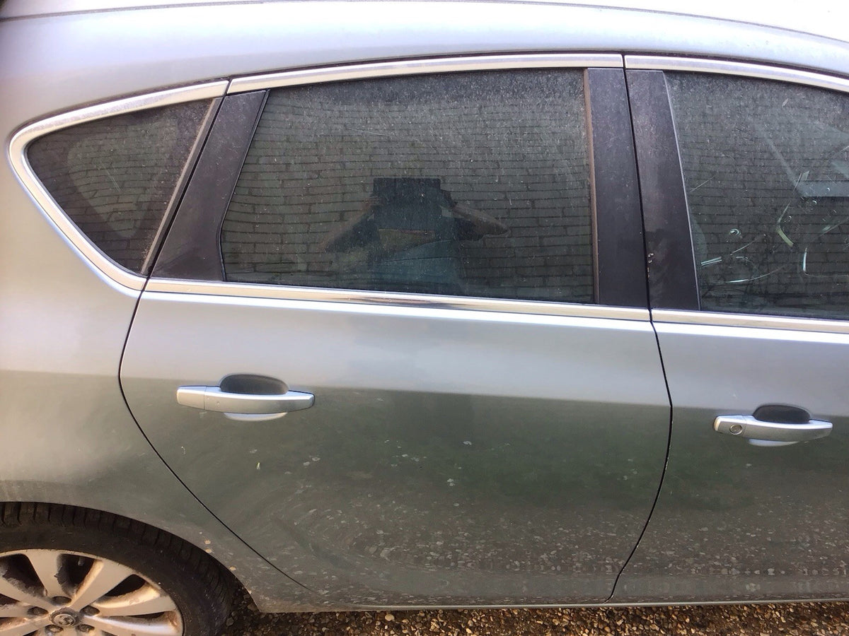 VAUXHALL ASTRA J DRIVER'S SIDE O/S REAR DOOR SILVER LAKE ZGEV 2009 20150