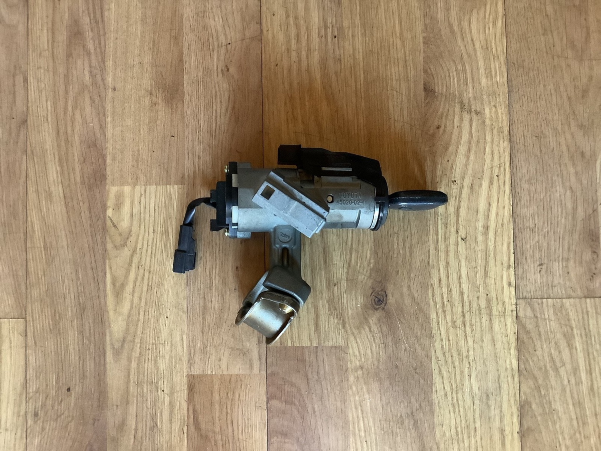 TOYOTA COROLLA IGNITION BARREL LOCK AND KEY 89783 02020 2000 20062