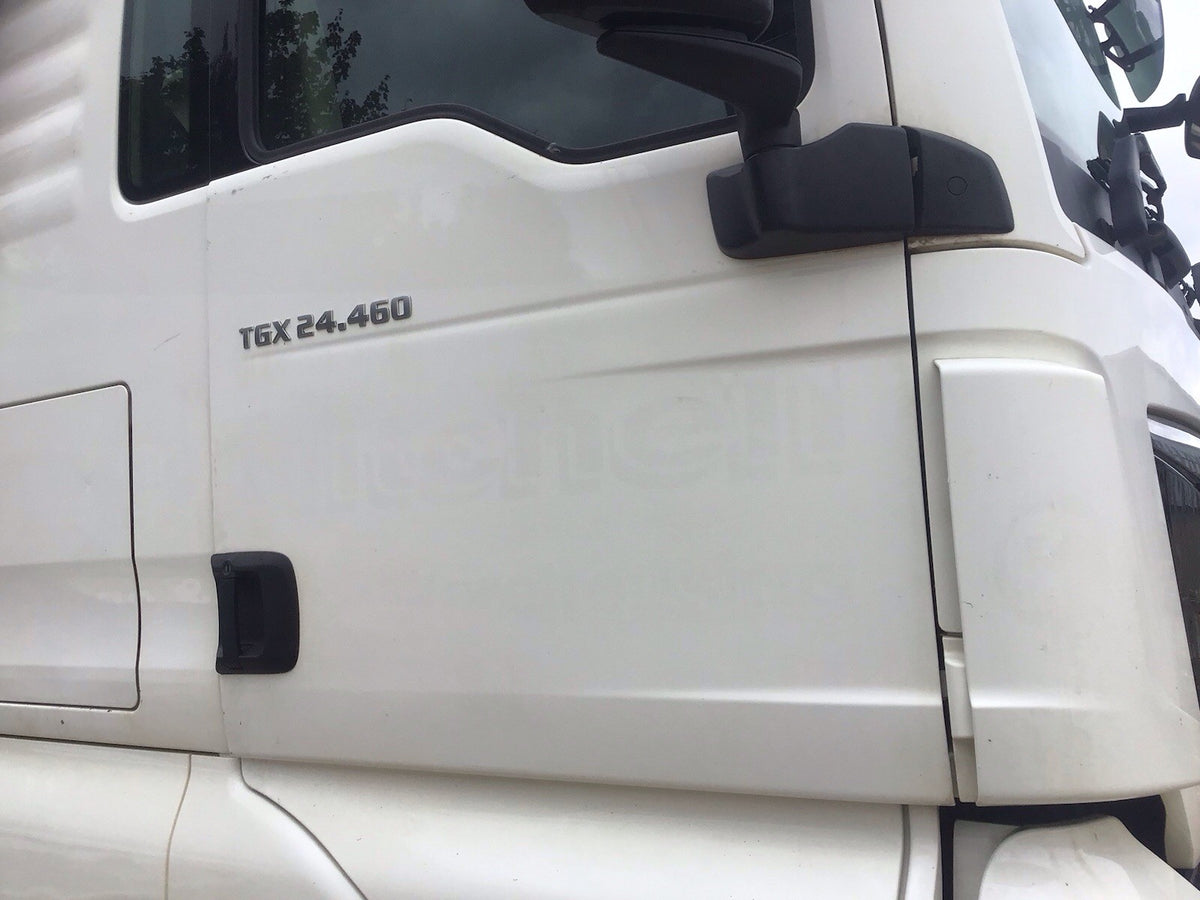 MAN TGX 24.460 DRIVER SIDE O/S DOOR IN WHITE WITHOUT MIRROR 2016 20199