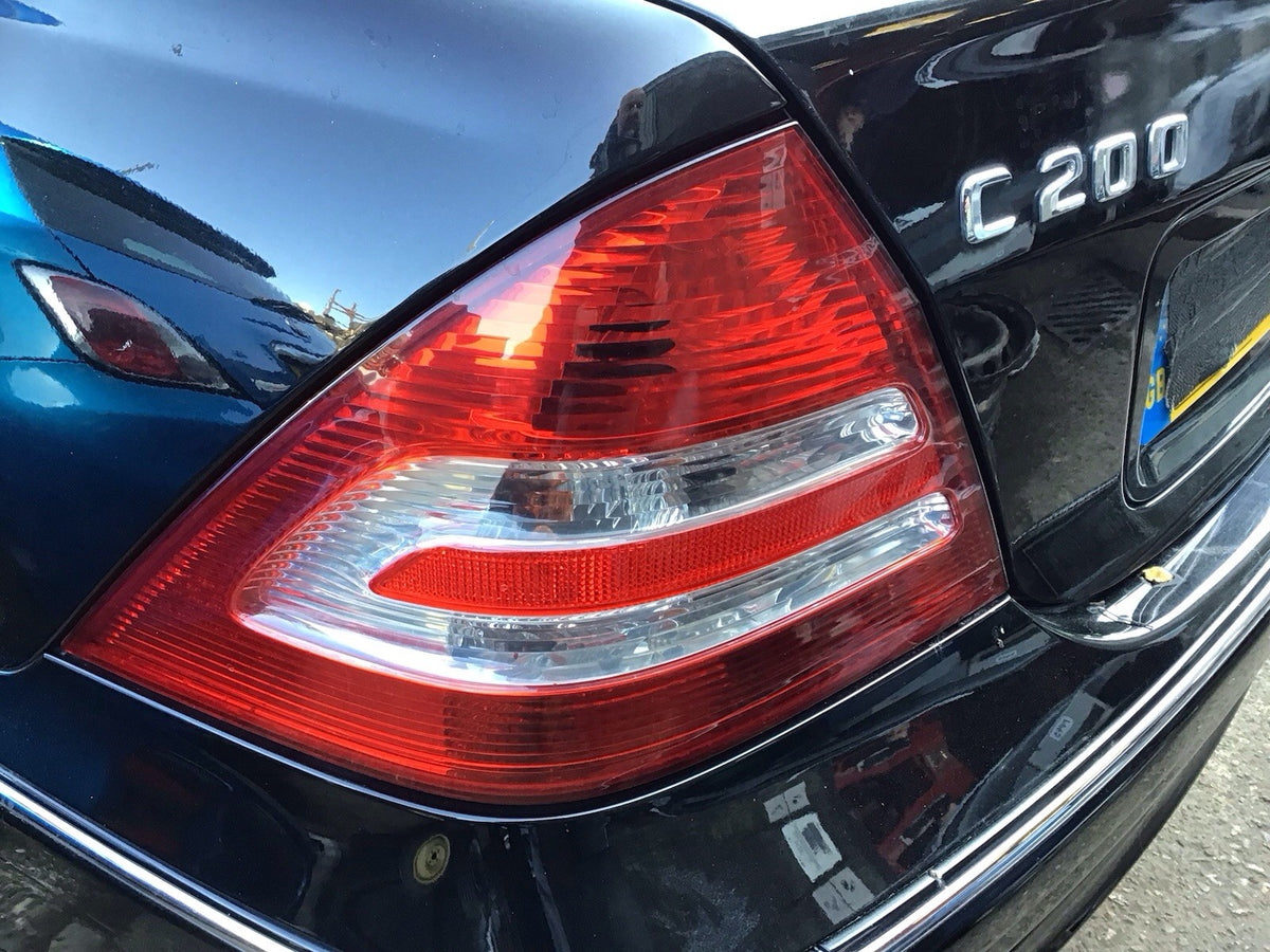 MERCEDES C CLASS W203 PASSENGER'S SIDE N/S REAR LIGHT 2001 20074