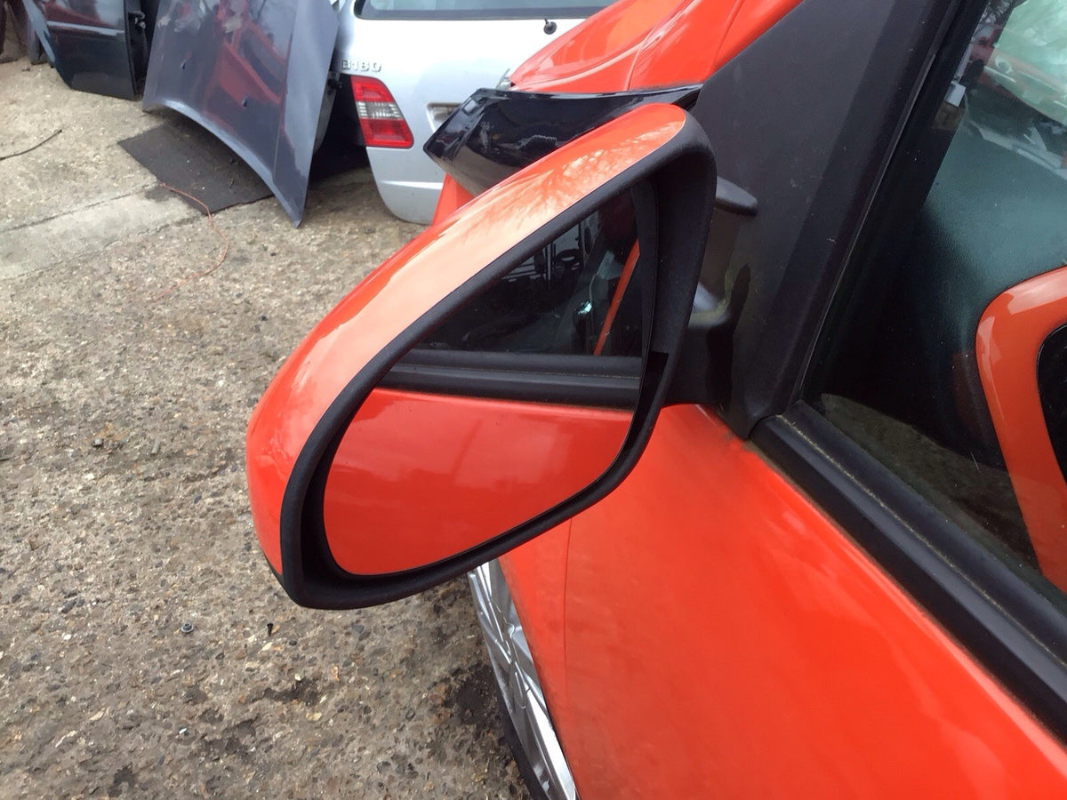 TOYOTA AYGO MK2 WING MIRROR PASSENGERS SIDE N/S ORANGE 4W5 2014 20213
