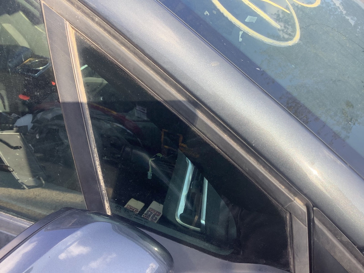 PEUGEOT 208 DRIVER'S O/S SIDE FRONT QUATER WINDOW GLASS 2012 20184
