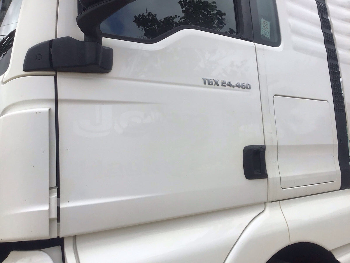 MAN TGX 24.460 PASSENGER SIDE N/S DOOR IN WHITE WITHOUT MIRROR 2016 20199