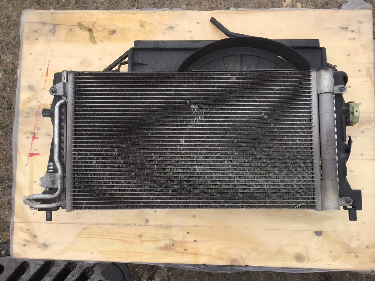 VOLKSWAGEN POLO 6R RADIATOR PACK RADIATOR FAN 6R0820411D 1.2 PETROL 2009 20158