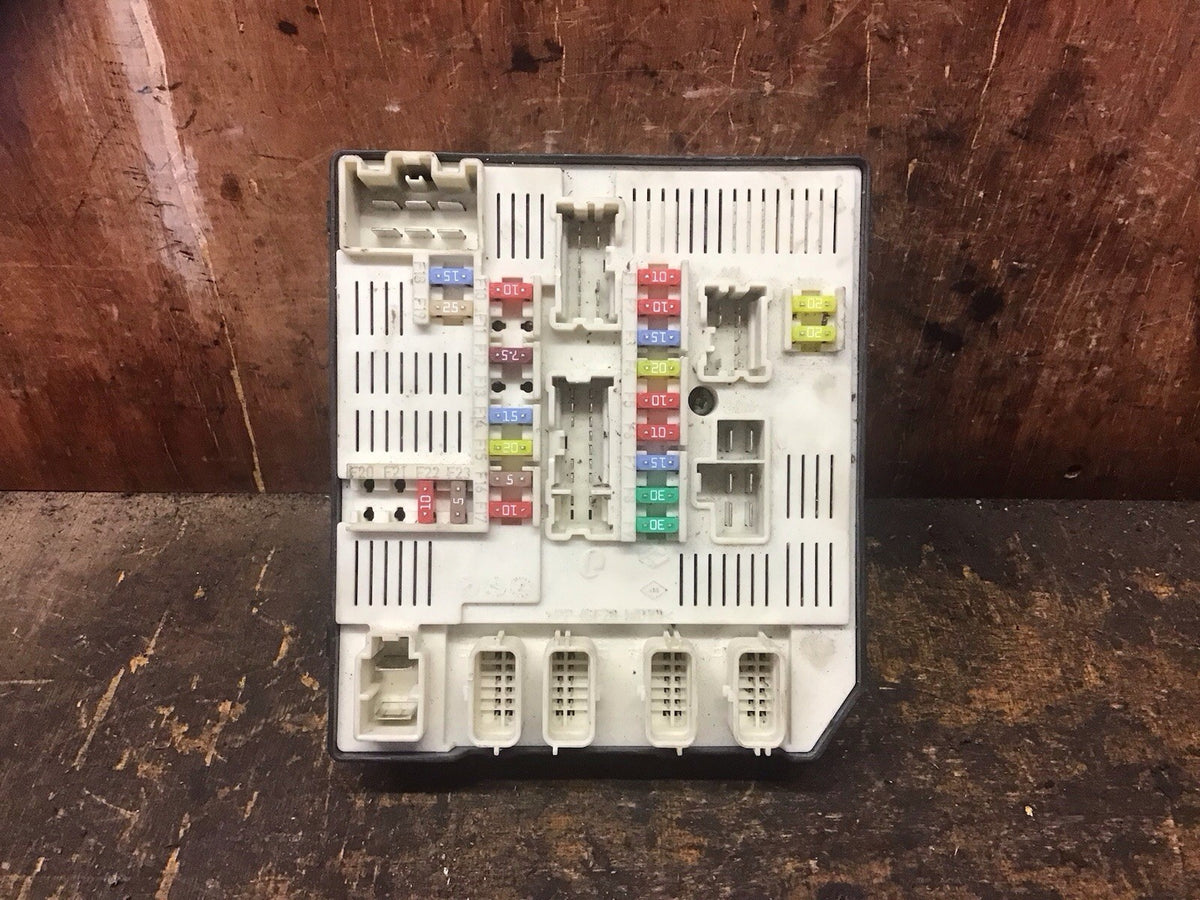 RENAULT LAGUNA  FUSE BOX  284B660522R 2003 20102