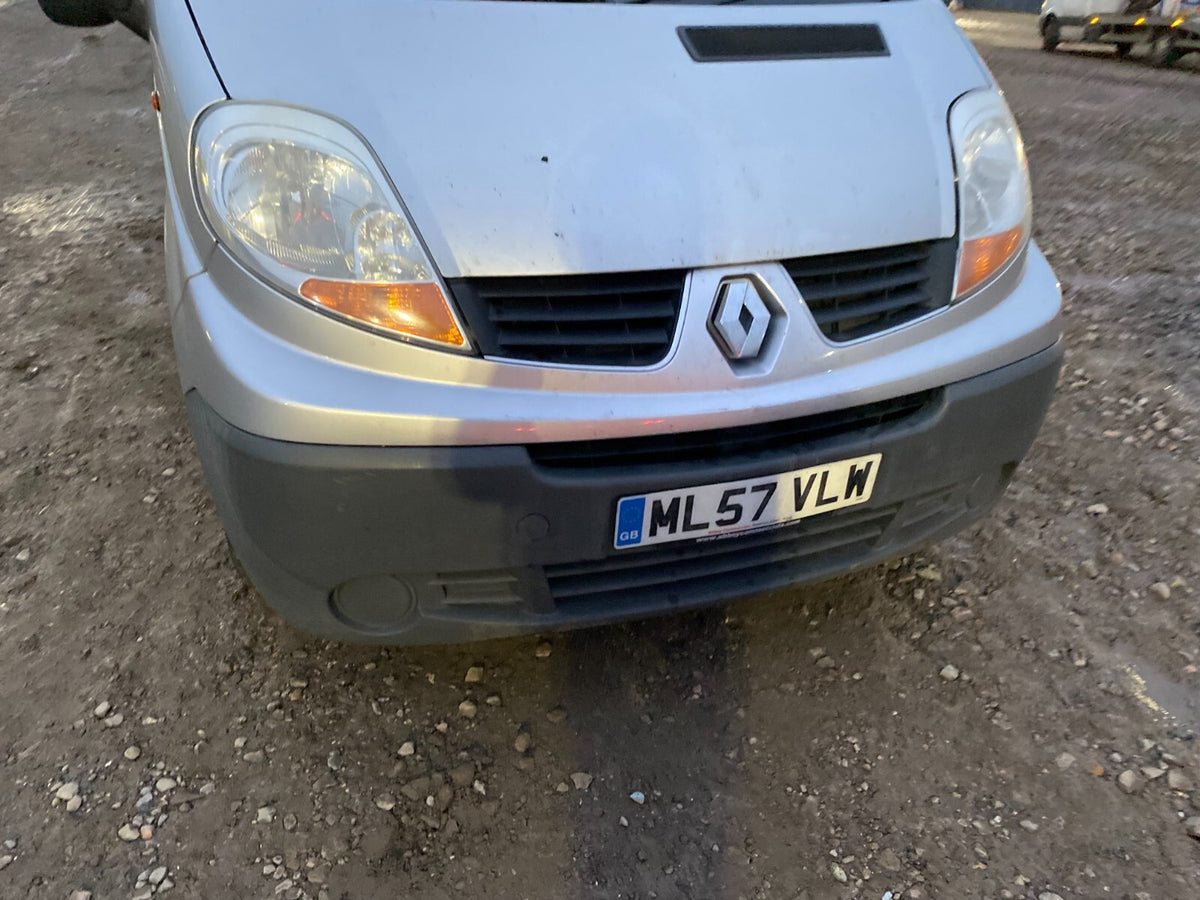 RENAULT TRAFIC FRONT BUMPER SILVER 2006 200911